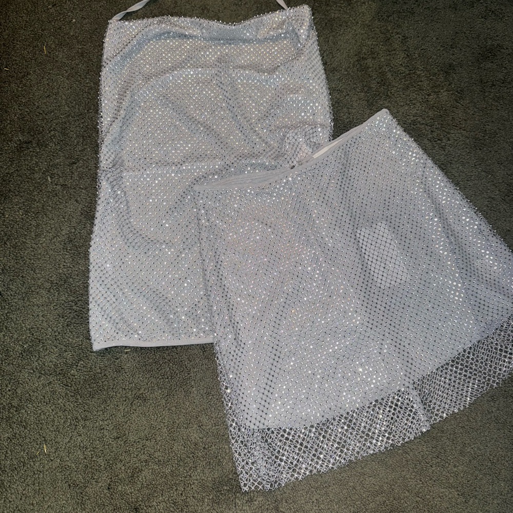 WeWoreWhat Cream Knee-Length Skirt Set for Cocktail